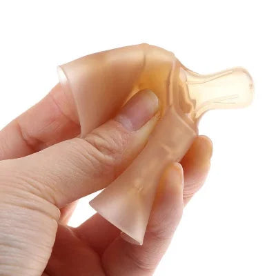 Démonstration de la souplesse du bout de seins en silicone, conçu pour les mamelons plats, enfoncés ou sensibles.