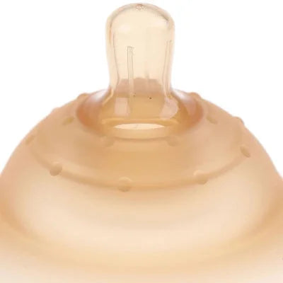 Zoom sur la tétine du bout de seins en silicone souple, conçu pour éviter les douleurs et favoriser la succion naturelle du bébé.