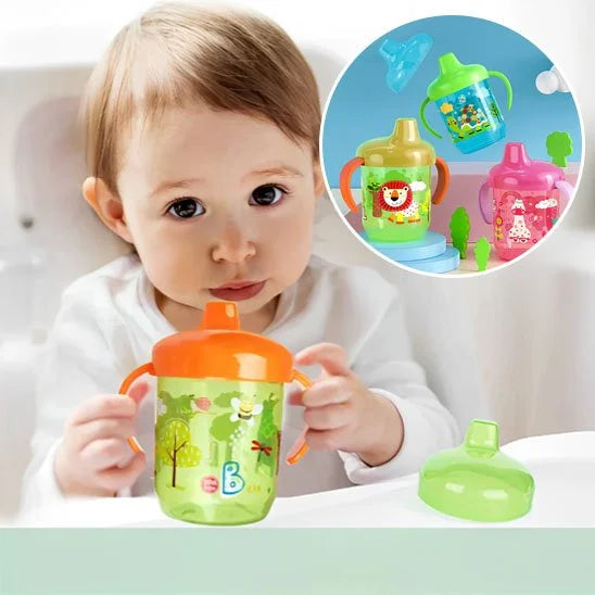 Sip&Smile™ – gobelet bébé anti fuite à bec et poignées - mise en situation d'usage