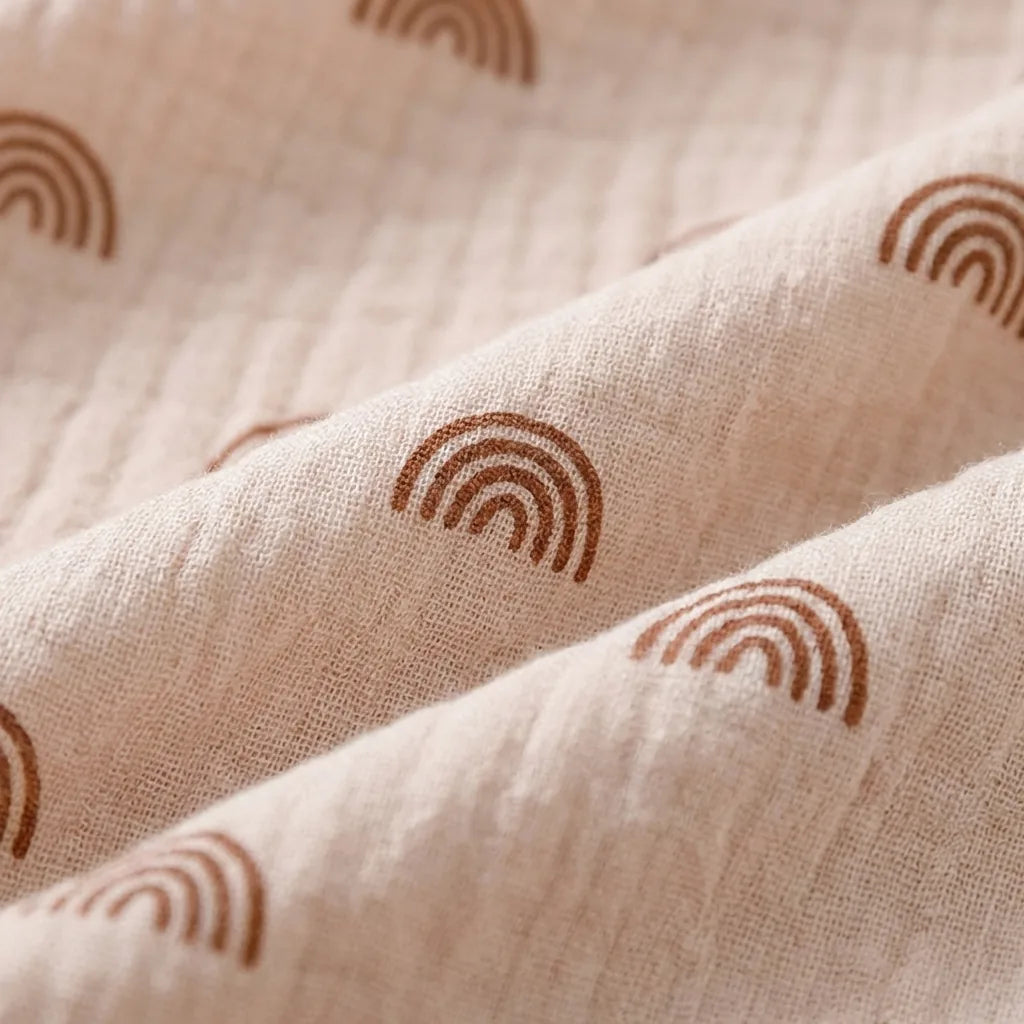 cape-allaitement-seraphine-detail-imprime-arcs-terracotta-beige