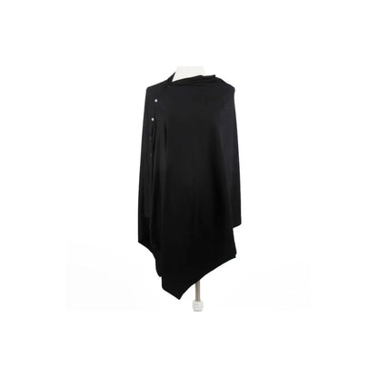 Poncho allaitement Solène™ marine sur mannequin de face — position des boutons-pression pour ouverture allaitement