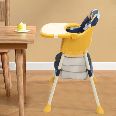 Vue latérale d’une chaise haute évolutive bébé confort jaune et bleu avec repose-pieds et rangement sous l’assise, chaise haute pliable pratique pour petits espaces.