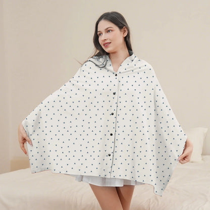 Châle allaitement DouxVoile™ Géo blanc cassé motif triangles marine — coupe oversize 360° ouverte en poncho, boutons pression noirs visibles