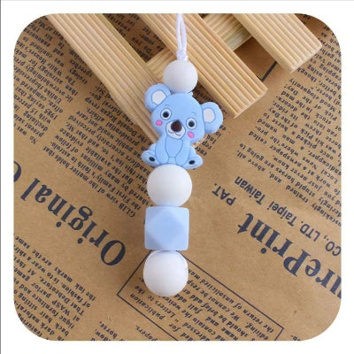 Collier d’allaitement en silicone bleu ciel avec koala tendre et perles douces, pour calmer bébé et l’aider à se concentrer pendant les tétées.