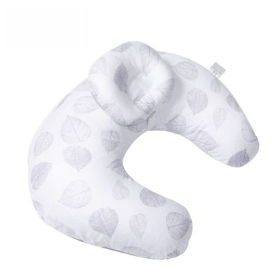 Coussin d’allaitement avec imprimé feuilles délicates grises sur fond blanc, design apaisant pour accompagner maman et bébé au quotidien.