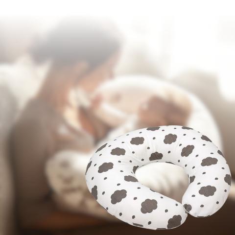 coussin d'allaitement SerenityCushion motif nuage de douceur. 