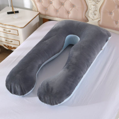Coussin de grossesse CalinForm™ bicolore gris et bleu ciel avec ouverture centrale, conçu pour soutenir les jambes et le dos des futures mamans.