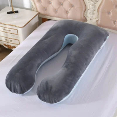 Coussin de grossesse CalinForm™ bicolore gris et bleu ciel avec ouverture centrale, conçu pour soutenir les jambes et le dos des futures mamans.