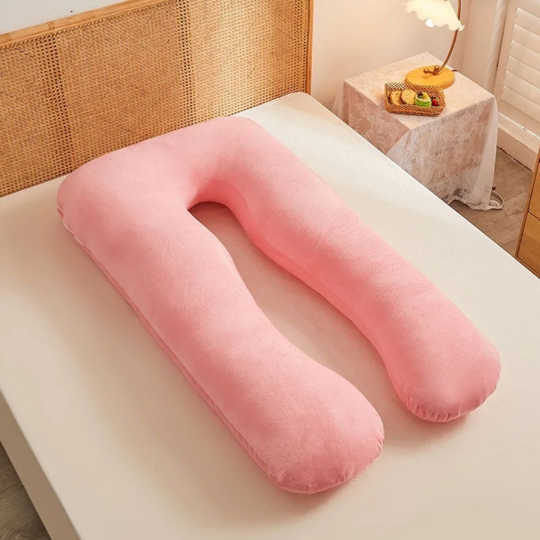  Coussin de grossesse rose doux et confortable pour un sommeil réparateur pendant la grossesse.