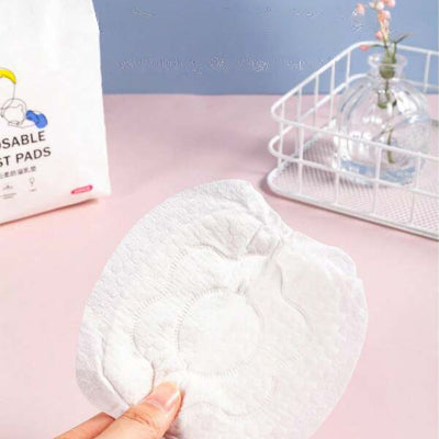 Coussinet d'allaitement jetable avec maintien optimal grâce à ses adhésifs antiglisse. Pratique et discret pour un confort au quotidien.