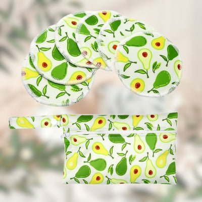 Coussinets d'allaitement au motif d'avocat, accompagnés de leur sac assorti, pour une touche fraîche et tendance.