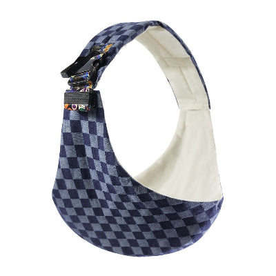 Écharpe de portage bleu à carreaux avec boucle de sécurité colorée – vue produit sur fond blanc.