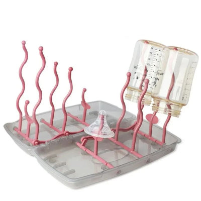 Égouttoir biberon pliable avec tiges roses accueillant biberons et tétines, conçu pour sécher jusqu’à 12 accessoires sans contact avec l’eau.
