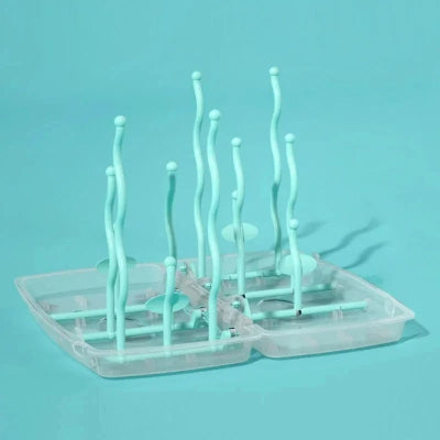 Égouttoir biberon bleu turquoise à tiges flexibles pour un séchage rapide et organisé des biberons, tétines et cuillères, dans un style épuré.