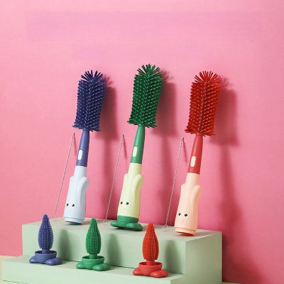 Trois goupillons biberon aux couleurs ludiques avec support en forme de lapin, pensés pour le confort des parents et la propreté des biberons.