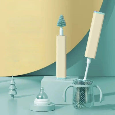 Goupillon biberon électrique vert avec tête silicone douce en rotation dans un biberon transparent, idéal pour un nettoyage rapide et hygiénique à 360°.

