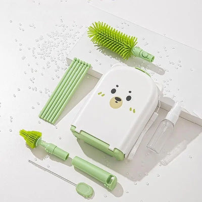 Ensemble complet de nettoyage pour biberon SoftTétin™ vert avec brosses, flacon vide et étui ourson hygiénique, idéal pour le quotidien.