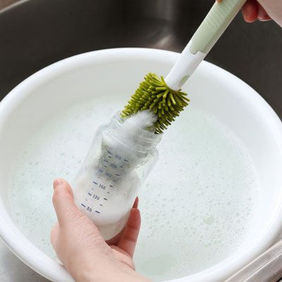 Goupillon pour biberon en silicone vert nettoyant en profondeur un biberon, brosse à biberon pratique pour l’hygiène bébé.