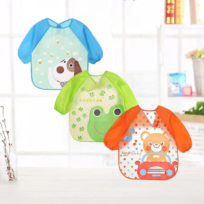 Bavoir à manche longue imperméable pour bébé, lot coloré avec motifs chien, grenouille et ourson. Bavoir avec manche bébé pratique, facile à enfiler, idéal pour protéger les vêtements pendant les repas. Convient dès la naissance et disponible en lot de bavoirs bébé.