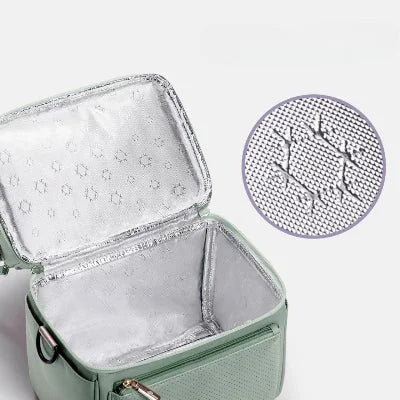 Zoom sur le compartiment intérieur du sac isotherme Bebe, doublé de papier aluminium pour un maintien optimal de la température.