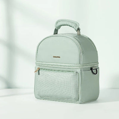 Sac isotherme Bebe vert menthe en position fermée, design compact et élégant, parfait pour les sorties avec bébé.