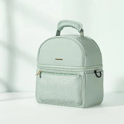 Sac isotherme Bebe vert menthe en position fermée, design compact et élégant, parfait pour les sorties avec bébé.
