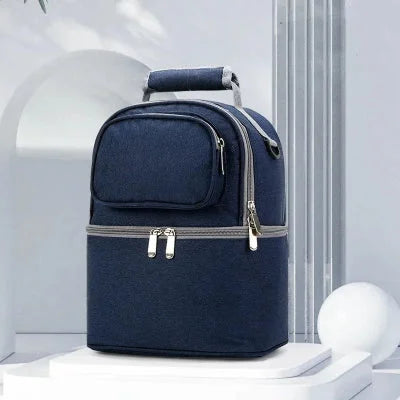 Sac isotherme Bebe BibiCool™ bleu marine avec poches extérieures, idéal pour garder lait maternel et repas au frais en déplacement.