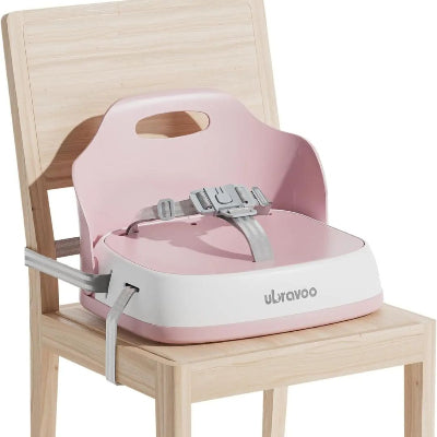 Siège repas bébé rose fixé sur une chaise en bois, réhausseur chaise pliable avec sangles de sécurité ajustables pour enfant.