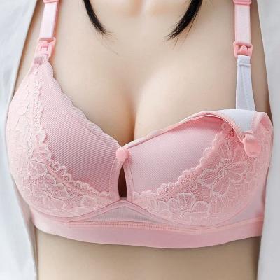 Soutien gorge d'allaitement rose avec dentelle délicate, idéal pour allier confort et élégance.