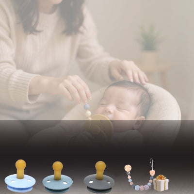 Maman apaisant son bébé avec l’attache tétine MiniMiam™, sucette pour nouveau-né en caoutchouc naturel sans BPA, idéale pour l’hygiène et le confort.