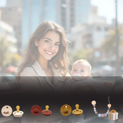 Maman souriante tenant son bébé avec une tétine caoutchouc biberon, pack de 3 coloris assortis accompagné d’une attache tétine originale idéale pour les sorties.