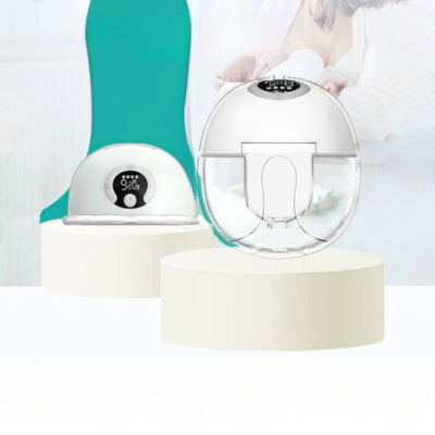 Tire-lait électrique Maternella™ avec écran LED intuitif, affiché sur un socle blanc, conçu pour un pompage discret et confortable à la maison ou en déplacement.