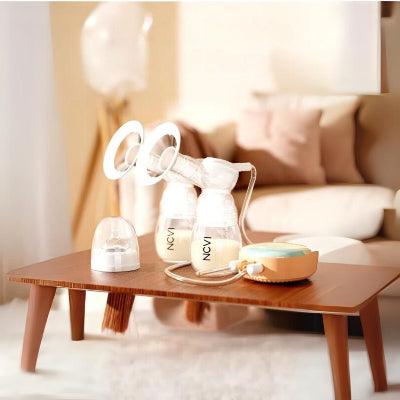 Tire-lait électrique avec double pompage posé sur une table, offrant une extraction efficace et un confort optimal pour les mamans actives.