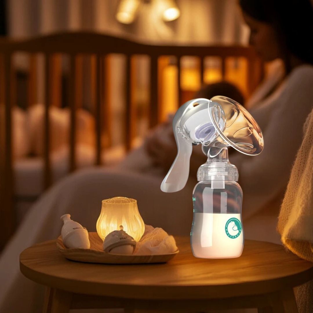 Tire-lait offrant une expérience apaisante pendant les nuits d'allaitement, avec une lumière douce pour le confort de maman et bébé