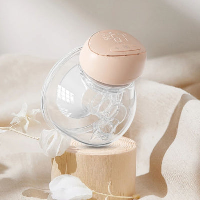 Tire-lait portable et mains libres, présenté dans un environnement naturel. Parfait pour les mamans souhaitant allier praticité et confort lors de l’allaitement.